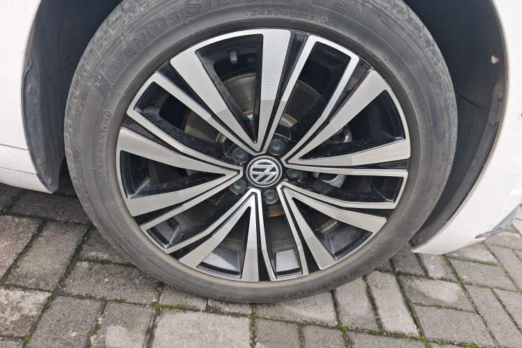 Used Volkswagen FAW-Volkswagen CC 2020 330TSI Glamour Edition China VI Standard Right Front Wheel Hub