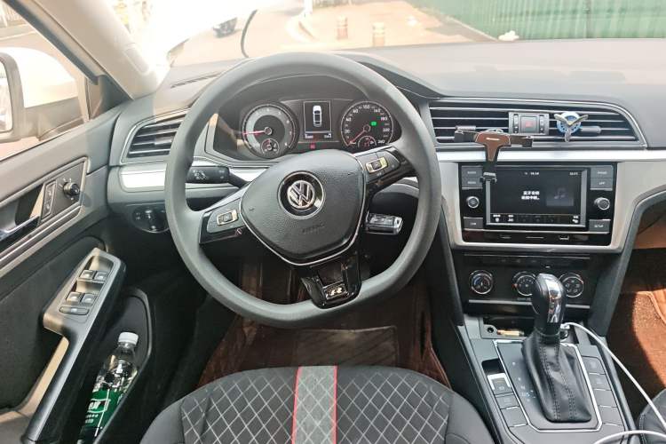 Used Volkswagen Lamando 2019 230TSI DSG Fashion Edition China V Standard Steering Wheel