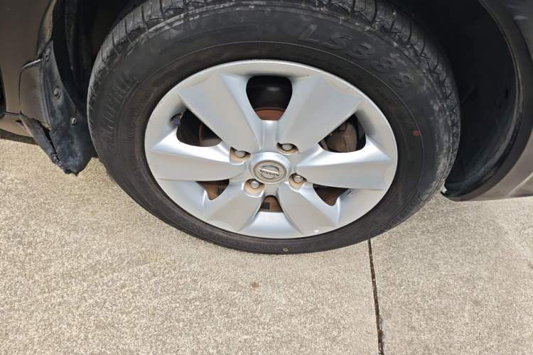 Used Nissan Livina 2010 JINRUI Edition 1.6L Automatic Standard Model Right Front Wheel Hub