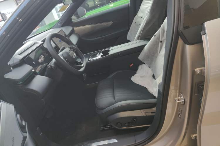 Used Lynk & Co 08 EM-P 2026 Model 230 Extra-Long-Range Ultra H7
