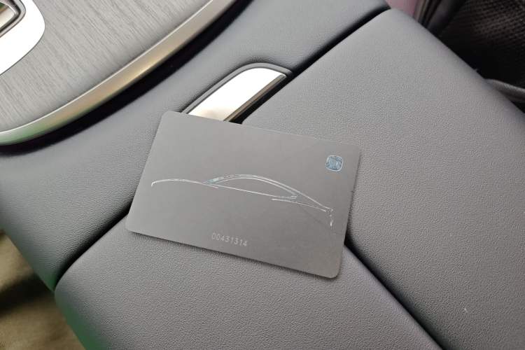 Used Xiaomi Auto SU7 2024 Four-Wheel Drive Ultra-Long Range Advanced Intelligent Driving Max Edition
