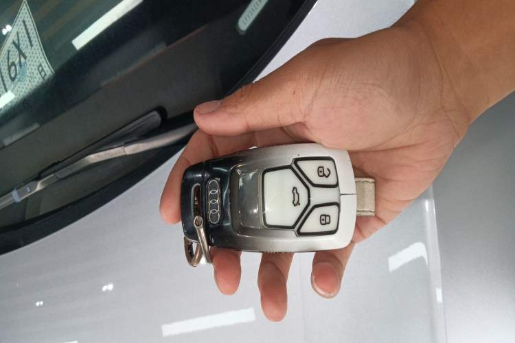 Used Audi A4L 2017 40 TFSI Fashion Model Vehicle Key