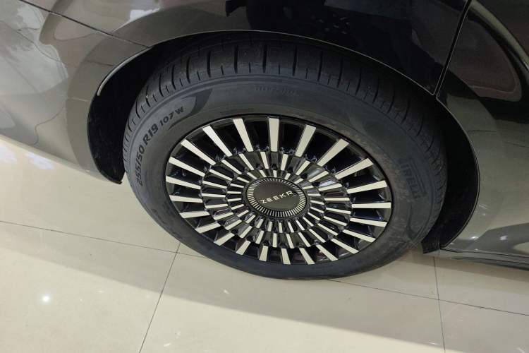 Used Zeekr 009 2022 WE Edition Right Rear Wheel Hub