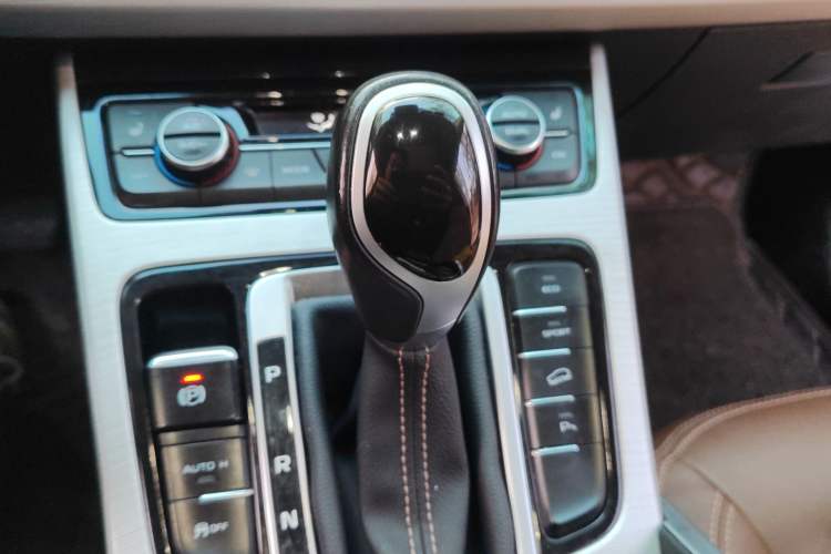 Used Geely Auto Emgrand X7 Sport 2016 1.8TD Automatic ZhiZun Version Gear Lever