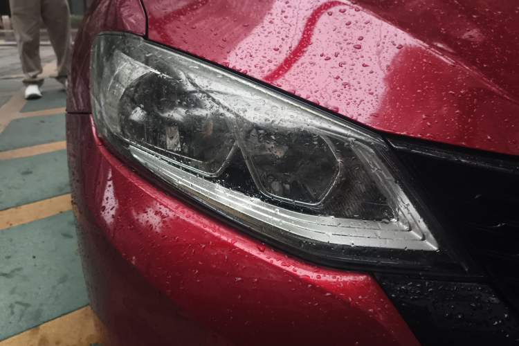 Used Nissan Tiida 2016 1.6L CVT Cool Dynamic Edition Right Front Headlight