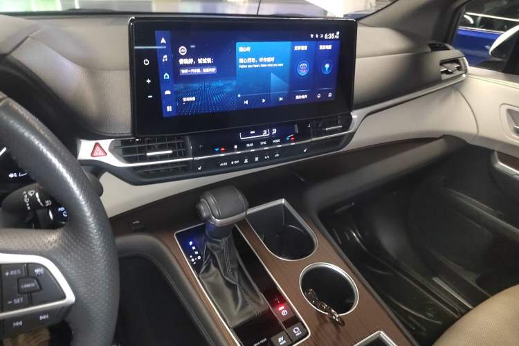 Used Toyota Granvia 2023 2.5L Hybrid Prestige PLUS Edition