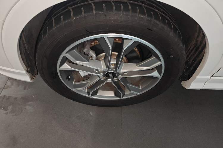 Used Audi Q3 2023 40 TFSI Fashion Dynamic Model Left Front Wheel Hub