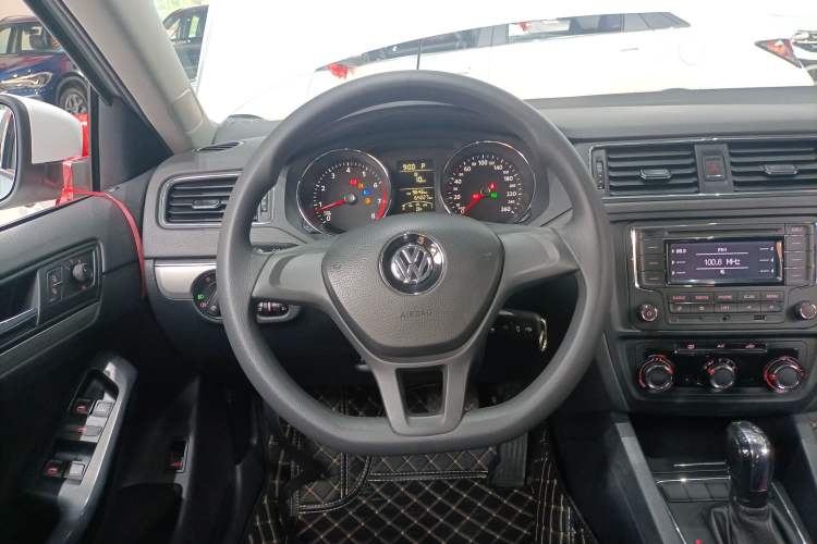 Used Volkswagen Sagitar 2018 1.6L Automatic Fashion Model Steering Wheel