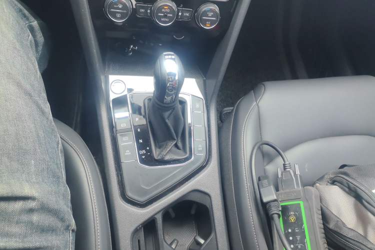 Used Volkswagen Tharu 2019 280TSI Two-Wheel Drive Luxury Version China VI Standard Gear Lever