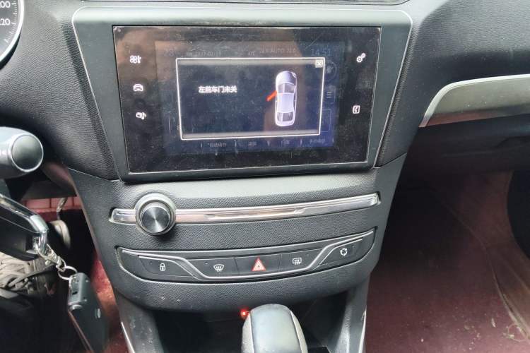 Used Peugeot 408 2016 1.6T Automatic Luxury Edition Audio And AC Panel