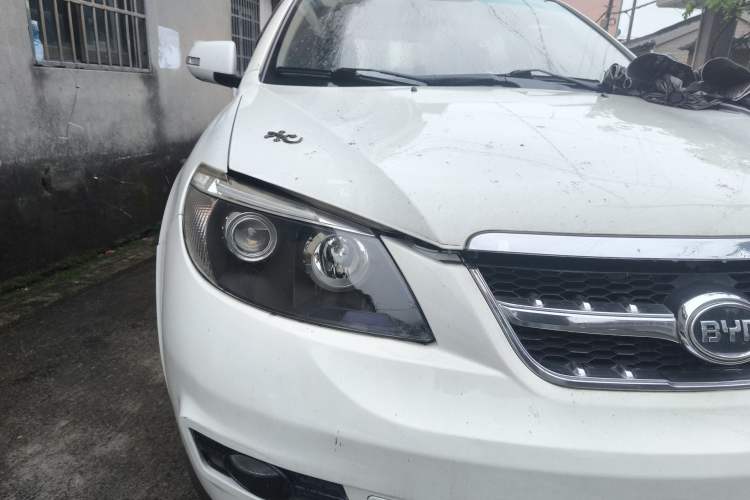 Used BYD S6 2014 2.0L Manual Luxury 5-Seater Right Front Headlight