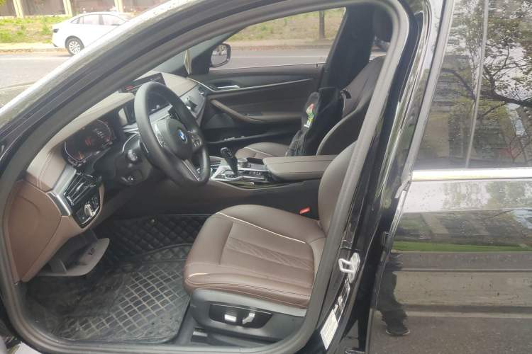 Used BMW 5 Series 2023 530Li Leading Model M Sport Package Left Front Seat