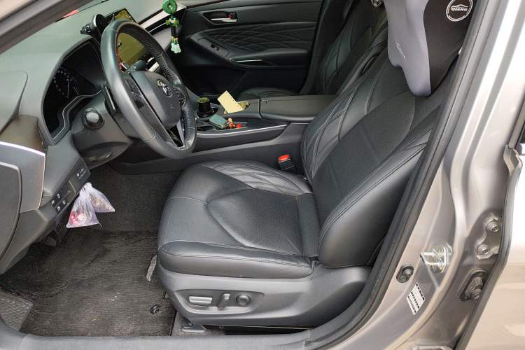 Used Toyota Avalon 2019 2.5L Touring Premium Version China VI Standard
