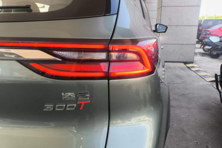 Used EXEED Lingyun 2024 300T Two-Wheel Drive Starlight Edition
