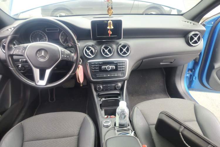 Used Mercedes-Benz A-Class 2013 A 180 Fashion Model Center Console