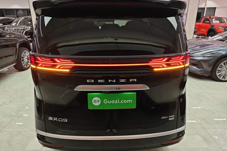 Used Denza D9 2025 DM-i Intelligent Drive 1020 Four-Wheel Drive Flagship Model