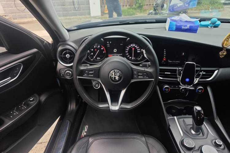 Used Alfa Romeo Giulia 2017 2.0T 280HP Luxury Edition
