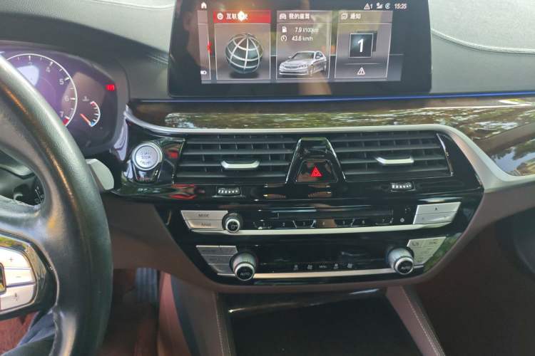 Used BMW 5 Series 2019 Facelifted 525Li Luxury Package Audio And AC Panel