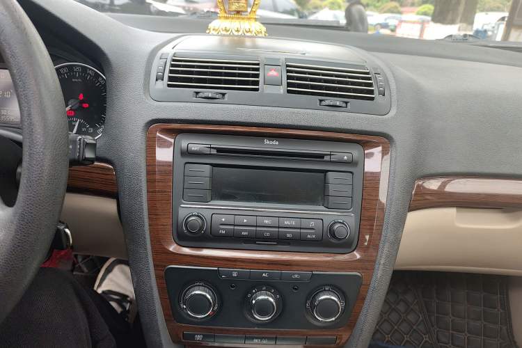 Used Skoda Octavia 2010 1.6L Manual Eado Edition
