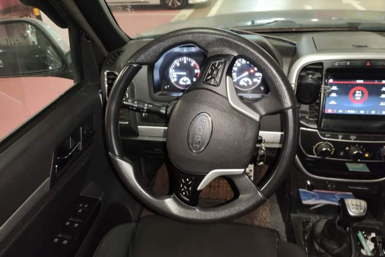 Used Isuzu Pickup 2015 3.0T Two-Wheel Drive 4KH1CT
