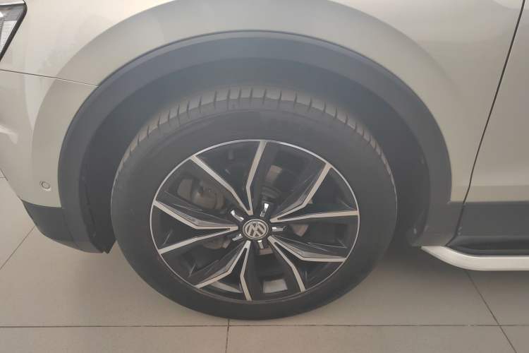 Used Volkswagen Tiguan L 2017 380TSI Automatic All-Wheel-Drive Flagship Edition Exterior 4