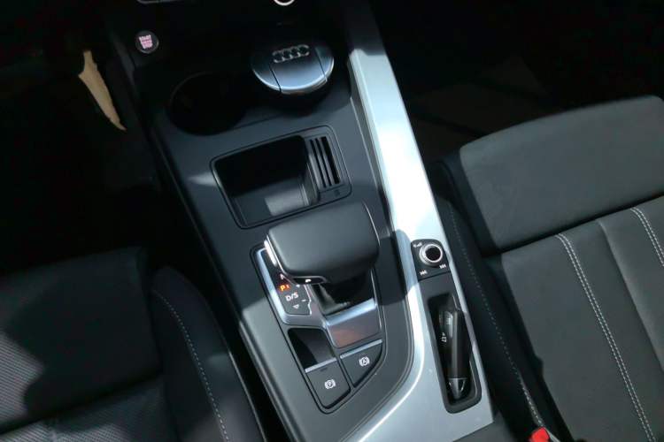 Used Audi A4L 2020 40 TFSI Fashion Dynamic Model Gear Lever