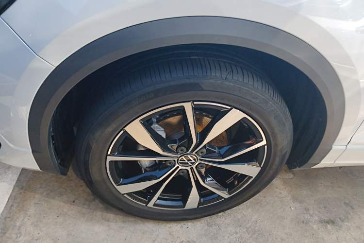 Used Volkswagen T-ROC 2023 300TSI DSG Two-Wheel-Drive Chen Guang Edition Exterior 4