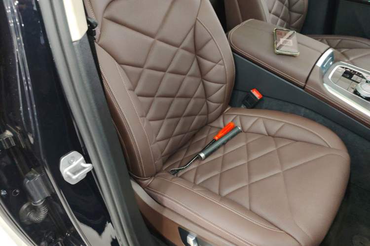 Used BMW X5 2023 xDrive 30Li Luxury M Sport Night Edition Package Right Front Seat