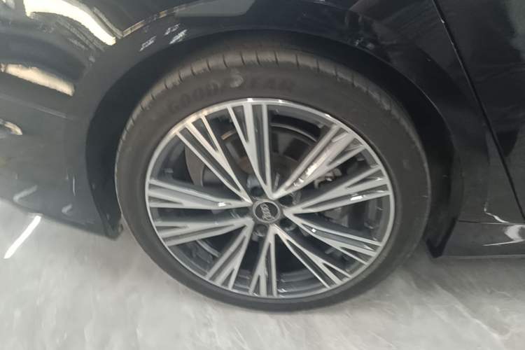 Used Audi A6L 2022 45 TFSI Prestige Dynamic Edition Right Rear Wheel Hub