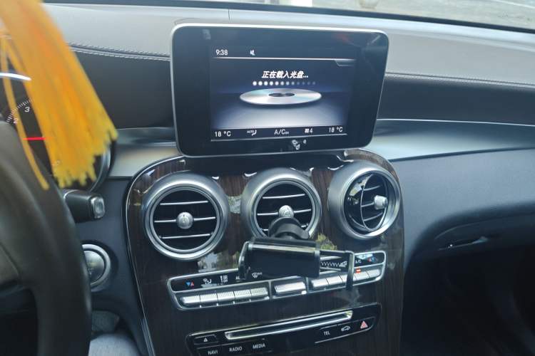 Used Mercedes-Benz GLC 2017 GLC 260 4MATIC Dynamic Edition Audio And AC Panel