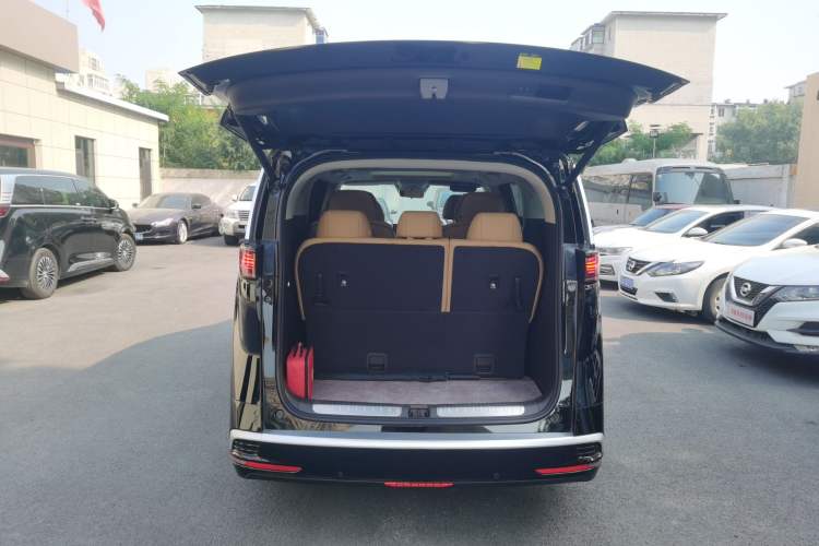 Used Denza D9 2024 DM-i 1050 Luxury Model