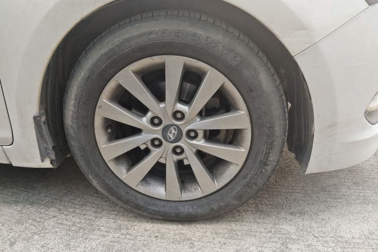Used Hyundai Mistra 2014 1.8L Automatic Smart GLS Right Front Wheel Hub