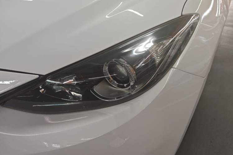 Used Mazda 3 Axela 2014 Sedan 1.5L Automatic Luxury Model
