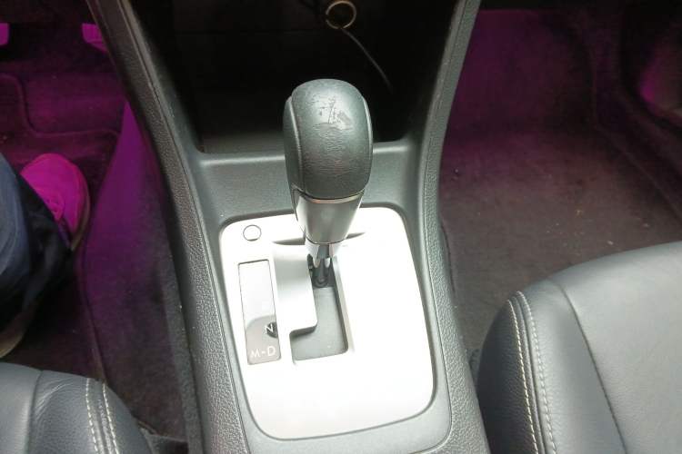 Used Subaru XV 2012 2.0i Elite Edition Gear Lever