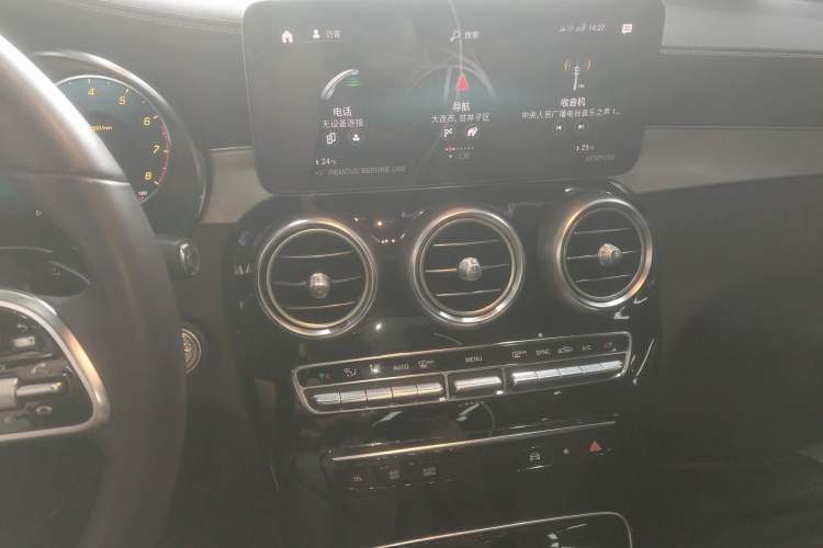 Used Mercedes-Benz GLC 2022 Facelifted GLC 260 L 4MATIC Dynamic Edition Audio And AC Panel