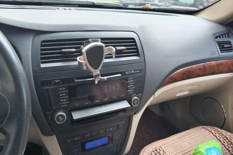 Used GAC Trumpchi GA5 2012 1.8L Manual Elite Model Audio And AC Panel