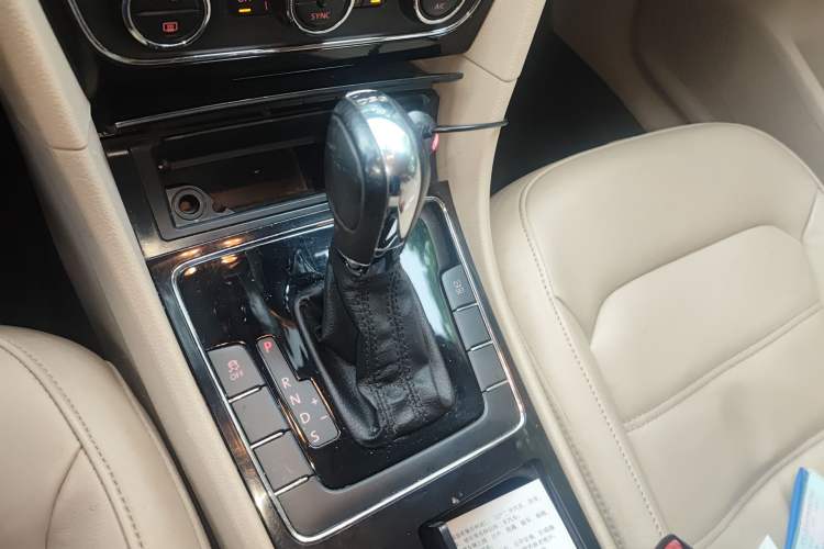 Used Volkswagen Passat 2011 1.4 TSI DSG Prestige Edition Gear Lever