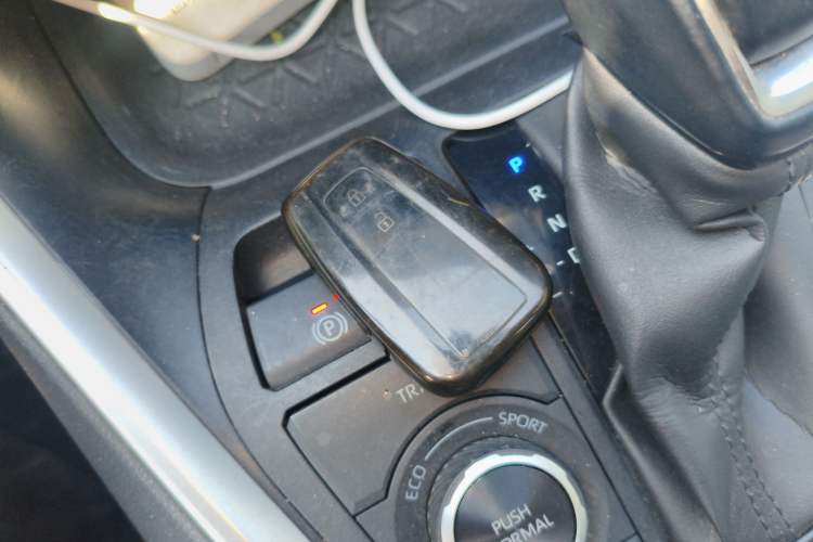 Used Toyota RAV4 2020 Dual-Engine 2.5L E-CVT 4x4 Elite PLUS Edition