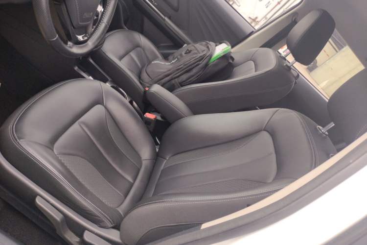 Used ORA iQ 2018 High-Range Version Smart Connectivity Model
