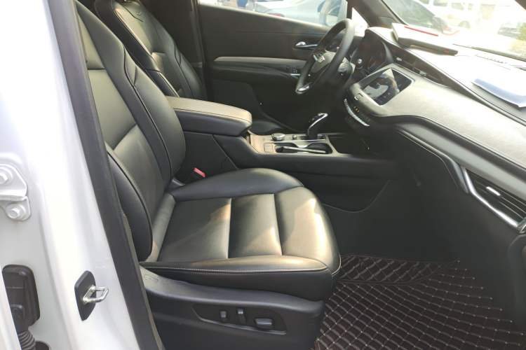 Used Cadillac XT4 2020 28T Two-Wheel-Drive Leading Version
