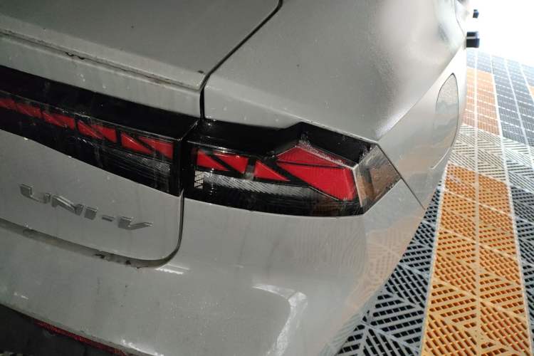 Used CHANGAN UNI-V iDD 2024 Blue Whale Smart Electric iDD 136km Luxury Model Exterior 6