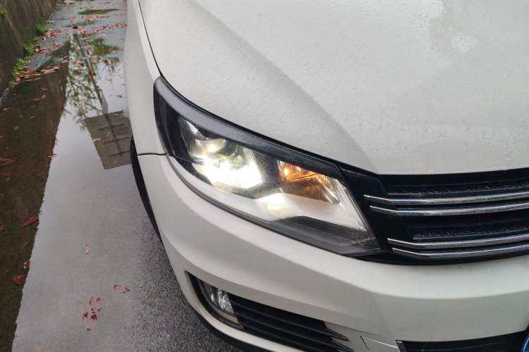 Used Volkswagen Tiguan 2013 1.8 TSI Automatic Two-Wheel Drive Comfort Edition Right Front Headlight