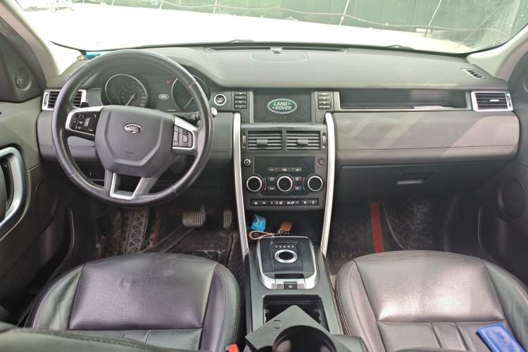 Used Land Rover Discovery Sport 2018 240 PS SE Version Center Console