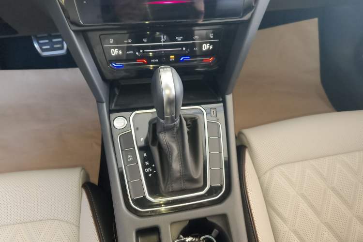 Used Volkswagen Magotan 2025 Revised Version Zhongxiang Edition 330TSI DSG Luxury Trim