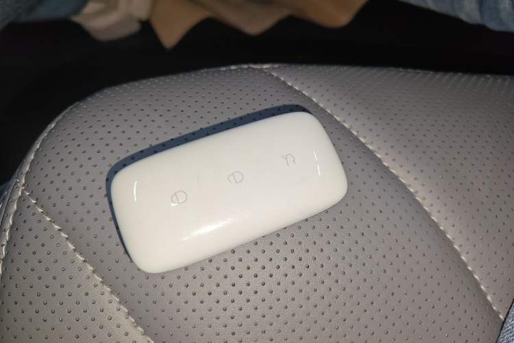 Used Geely Galaxy L6 2025 EM-i 140km Long-Range Version
