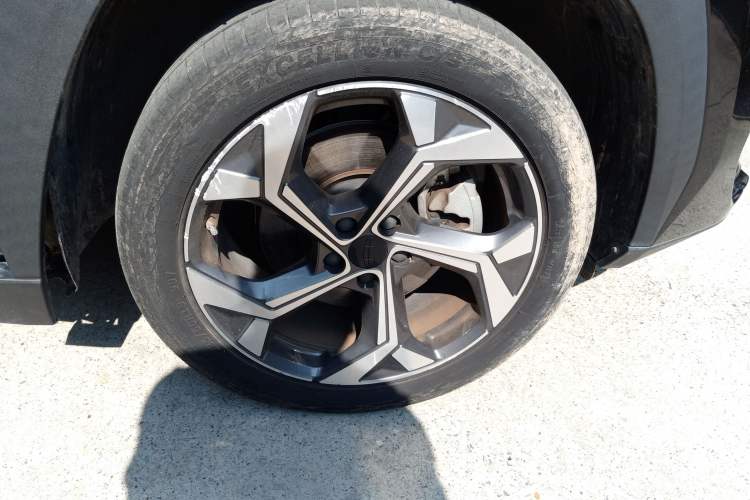 Used Geely Auto FX11 2024 1.5TD DCT Prestige Edition Right Front Wheel Hub