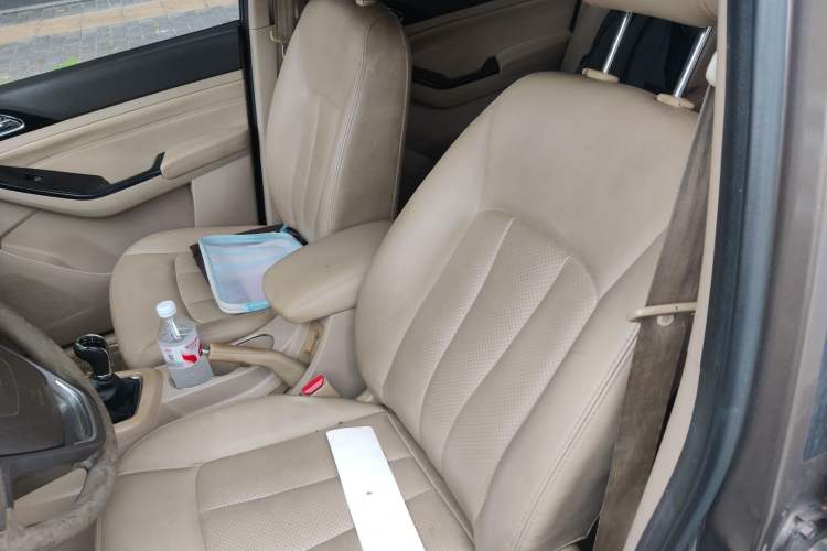 Used Baojun 730 2014 1.5L manual Comfort ESP version 7 seats Left Front Seat