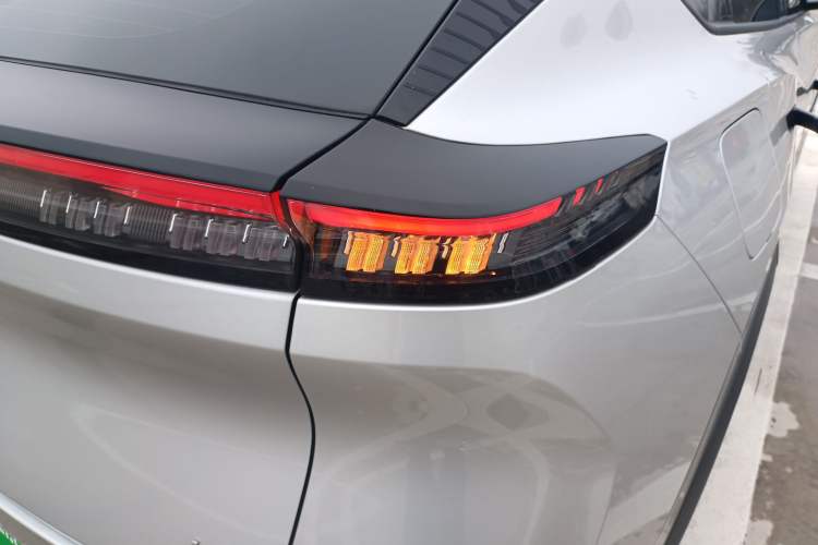 Used Dongfeng Aeolus L7 New Energy 2024 205 Pro Right Rear Taillight