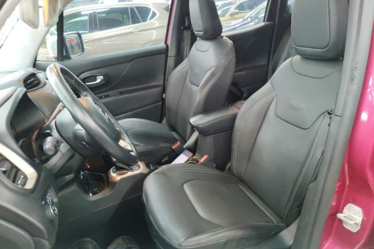 Used Jeep Renegade 2017 180T Automatic Smart Version
