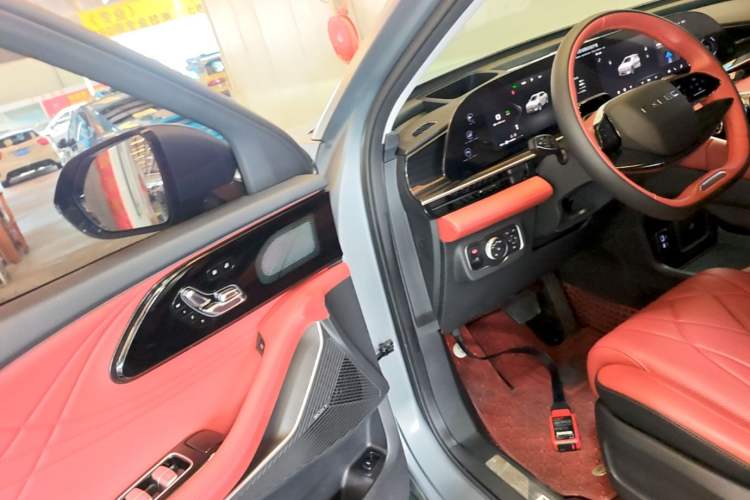 Ojetý EXEED Stellar 2023 400T Two-Wheel Drive Luxury Edition